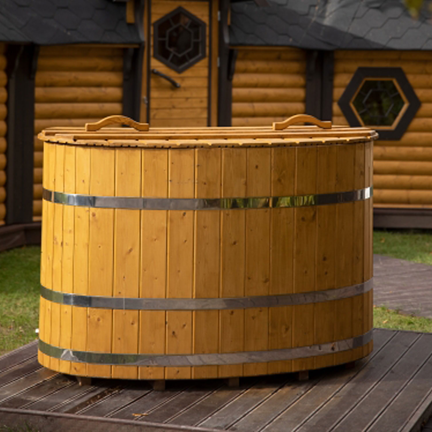 oval-cold-tub-from-spruce-1